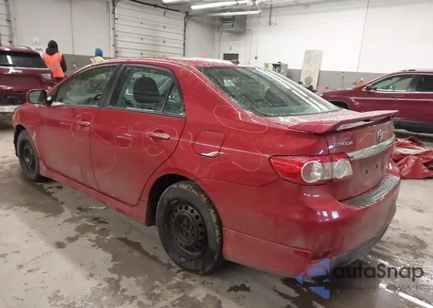 2013 Toyota Corolla S z USA, uszkodzony, nr VIN 2T1BU4EE5DC111468